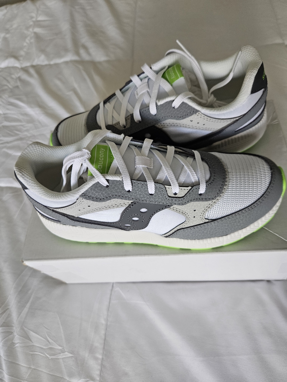 Saucony Kids Gray & White Running Sneakers with Neon Green Accents Size 4 Junior